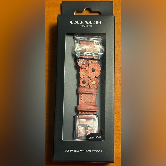 Coach Tea Rose leather Apple Watch band NWT - Picture 1 of 9